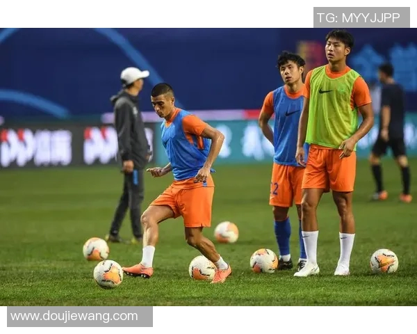 中超联赛激战山东鲁能迎战重庆力帆争夺关键三分之战 中超联赛激战山东鲁能迎战重庆力帆争夺关键三分之战