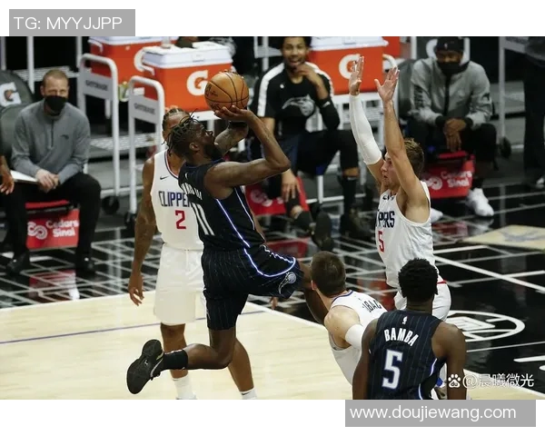 快船与爵士2017年季后赛第六场激战回顾与精彩瞬间分析